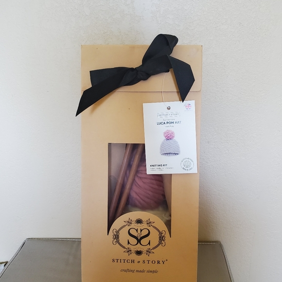 Stitch & Story 100% merino wool pink white knitting beanie hat kit - Picture 1 of 9
